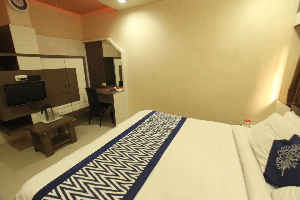 OYO 1473 Hotel Merit, Surat Railway Station, Surat