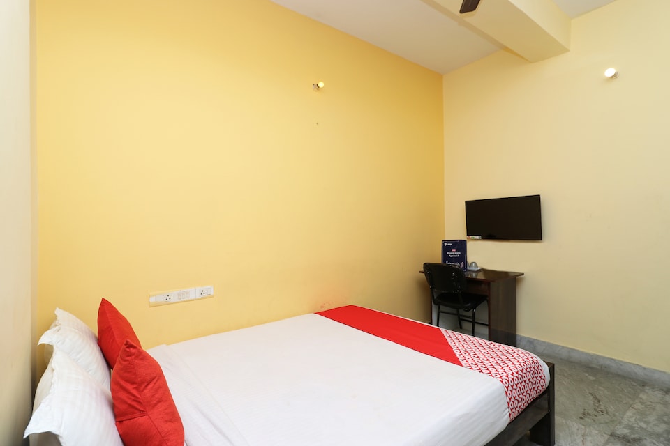 OYO Flagship 11319 Shubhyatra Guest House, Salt Lake Kolkata, Kolkata