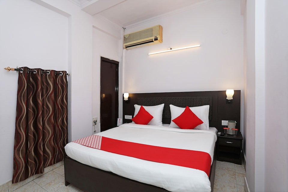 OYO 11327 Hotel R Paradise, Railway Station Bareilly, Bareilly