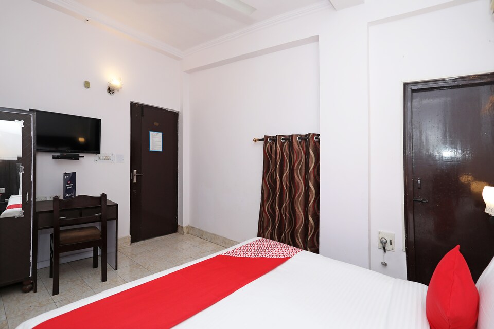 OYO 11327 Hotel R Paradise, Railway Station Bareilly, Bareilly