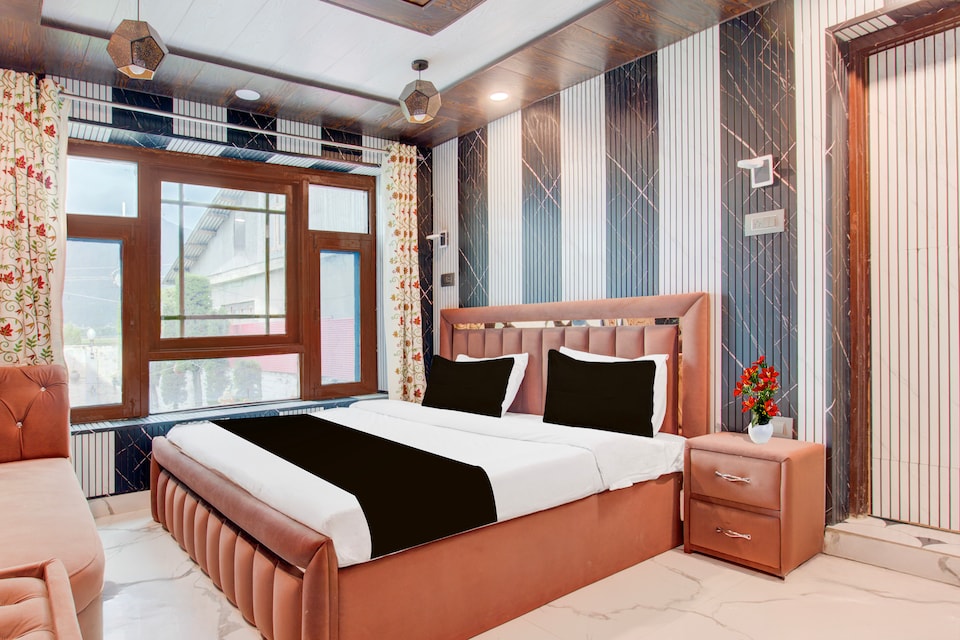 Collection O Foreshore Road Srinagar, Nigeen lake cluster, Srinagar