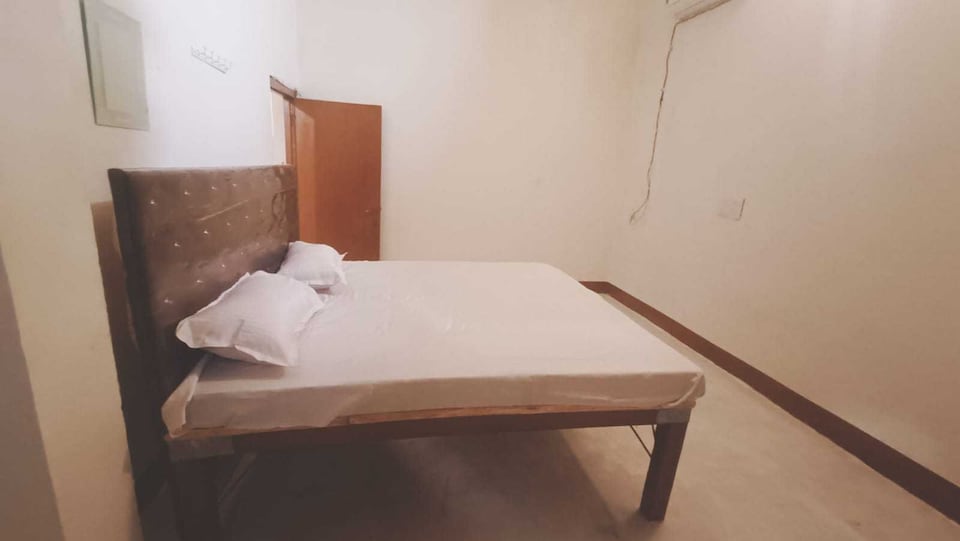 POP 89494 Hotel Crush , Ferojpur Banger, Ferojpur Banger