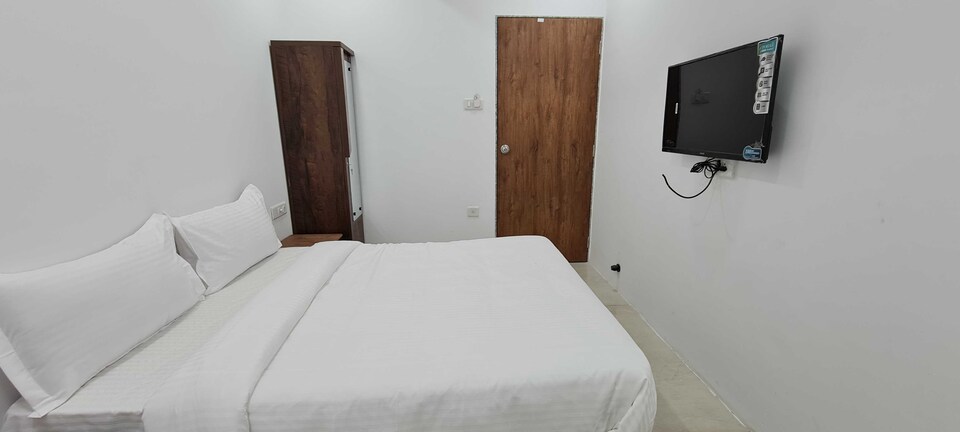 Flagship Delta Hotel Ac Rooms, Airport Surat, Surat