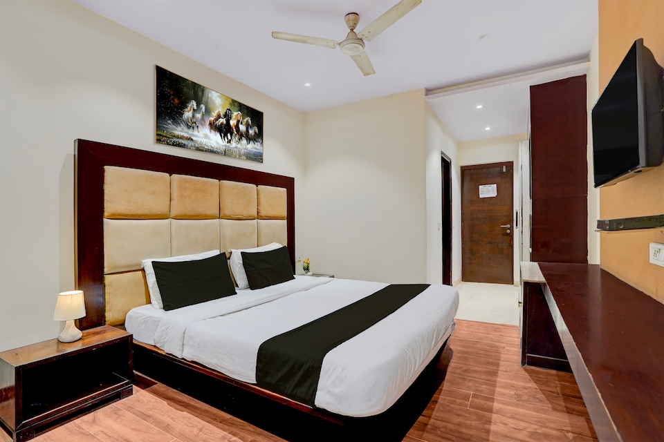 Townhouse Oak Sector 25 Gurgaon, Cyber City, Gurgaon