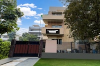 Super Townhouse Oak Sector 25 Gurgaon