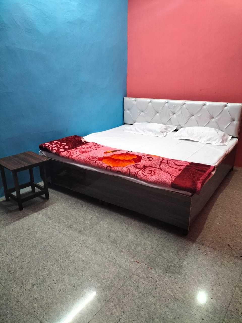 SPOT ON Saini Vasno Restaurant And Guest House Near Omaxe Gurgaon Mall, Sohna Road, Gurgaon