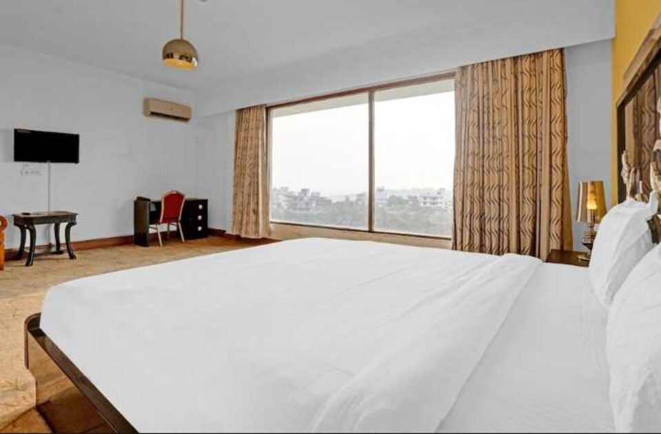 OYO Silver Nest Near India Gate, Nizamuddin Delhi, Delhi