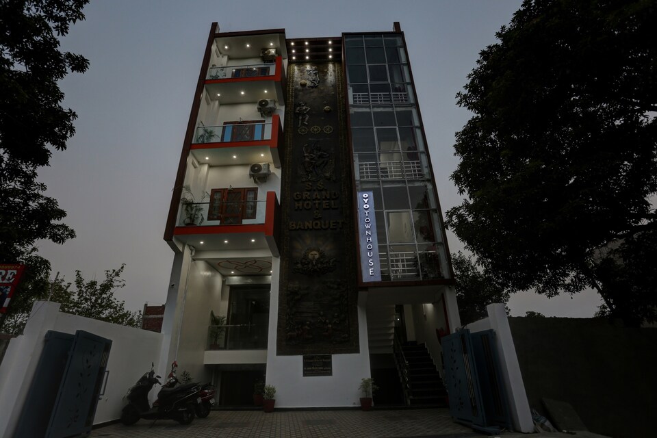 LIVE as LCK1986, Airport Lucknow, Lucknow