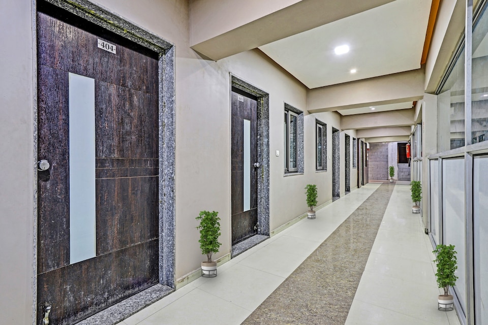 Spot on Canada Palace & Banquet, SP Ring Road Nikol-Odhav, Ahmedabad