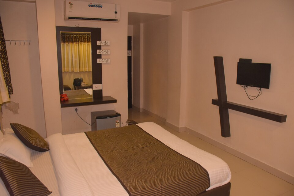 OYO 1477 Hotel Citizen, Surat Railway Station, Surat