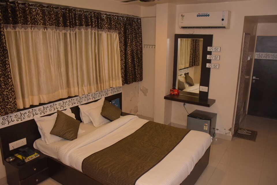 OYO 1477 Hotel Citizen, Surat Railway Station, Surat