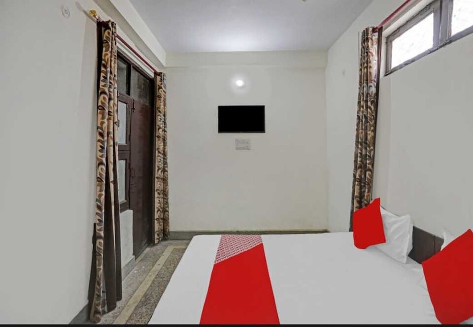 OYO Hotel Grand View, Greater Noida, Noida