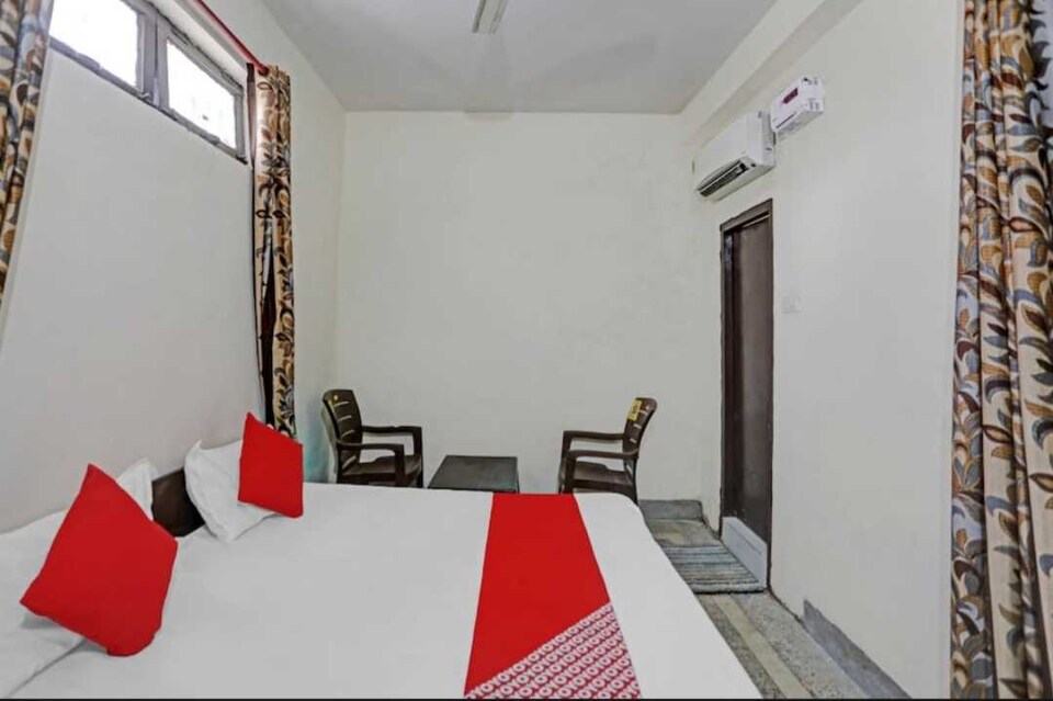 OYO Hotel Grand View, Greater Noida, Noida