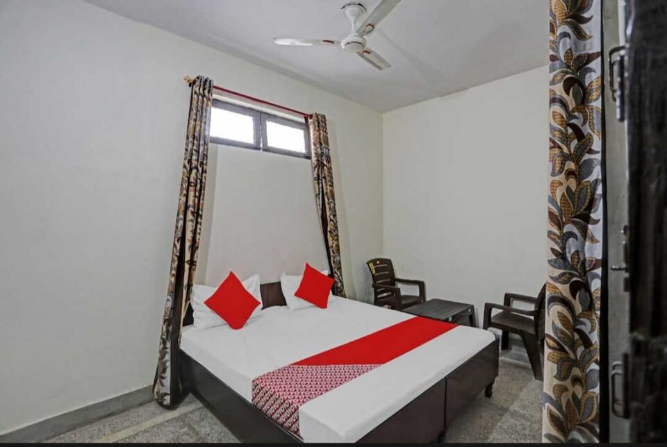 OYO Hotel Grand View, Greater Noida, Noida