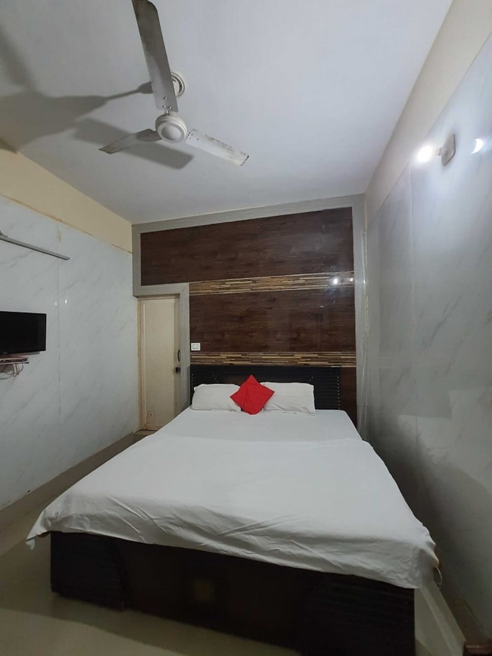 Hotel O Grand, Hathras, Hathras