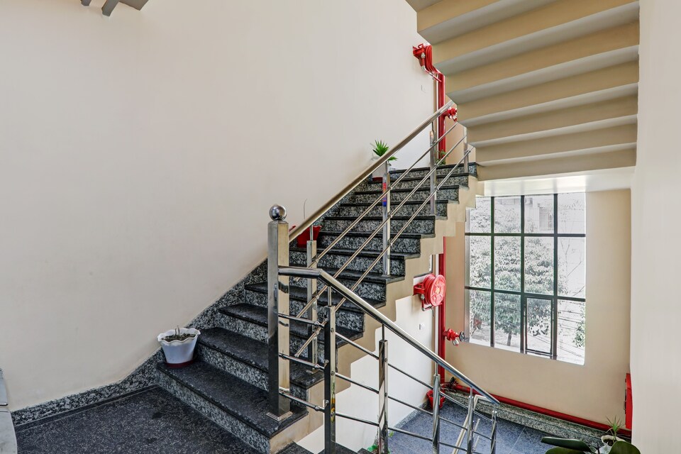 Capital O Mvd House Near Munshi Pulia Metro Station, Indira Nagar Lucknow, Lucknow