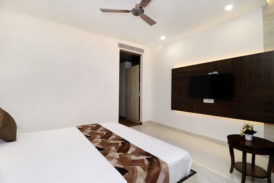 OYO 11367 Hotel Yellow, Nayagaon Chandigarh, Chandigarh