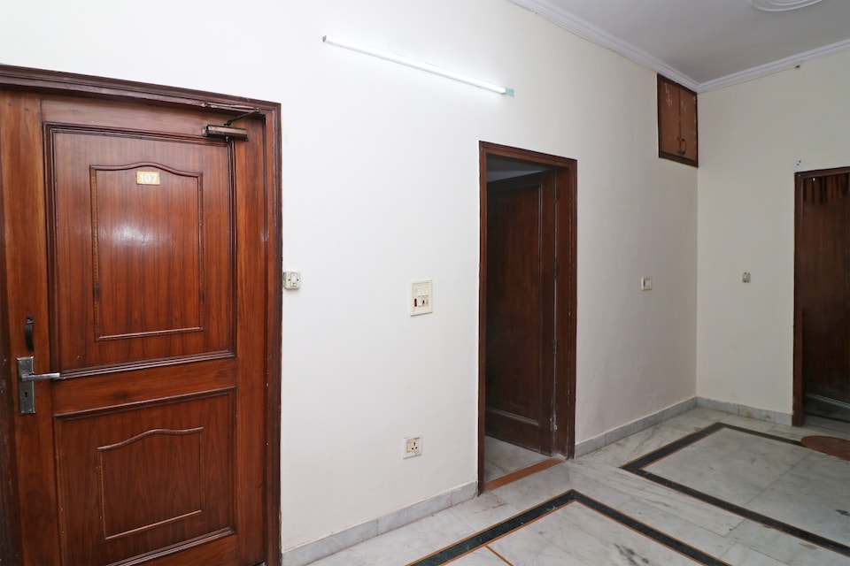 Hotel O Shri Ana Hotel, Noida Stadium, Noida