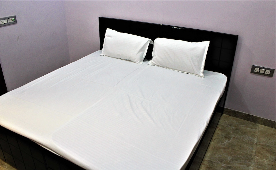 OYO Alpha Guest House, HUDA CENTRE 1, Gurgaon