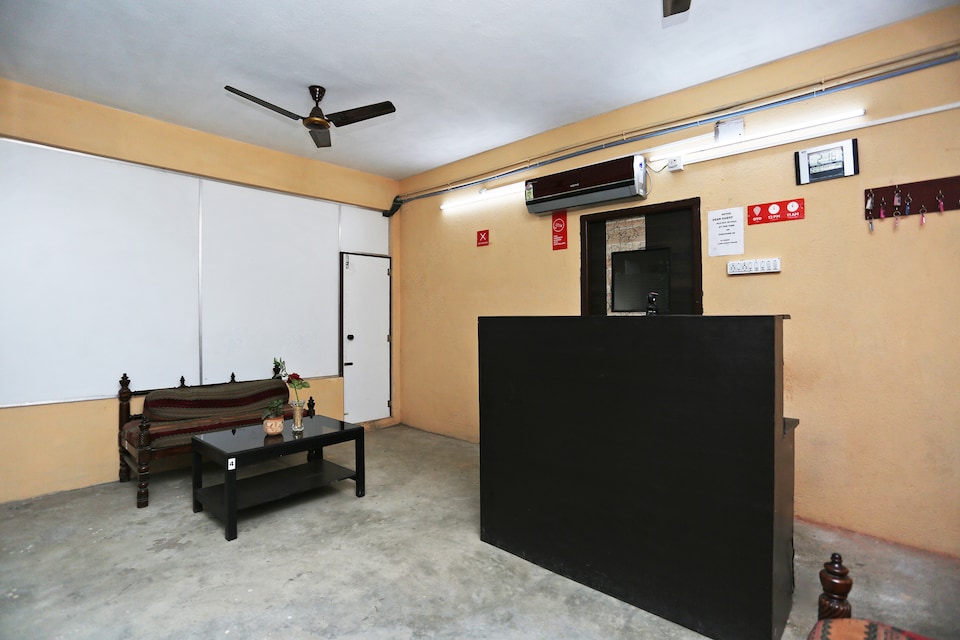 Hotel O Jams Guest House, Santoshpur Kolkata, Kolkata