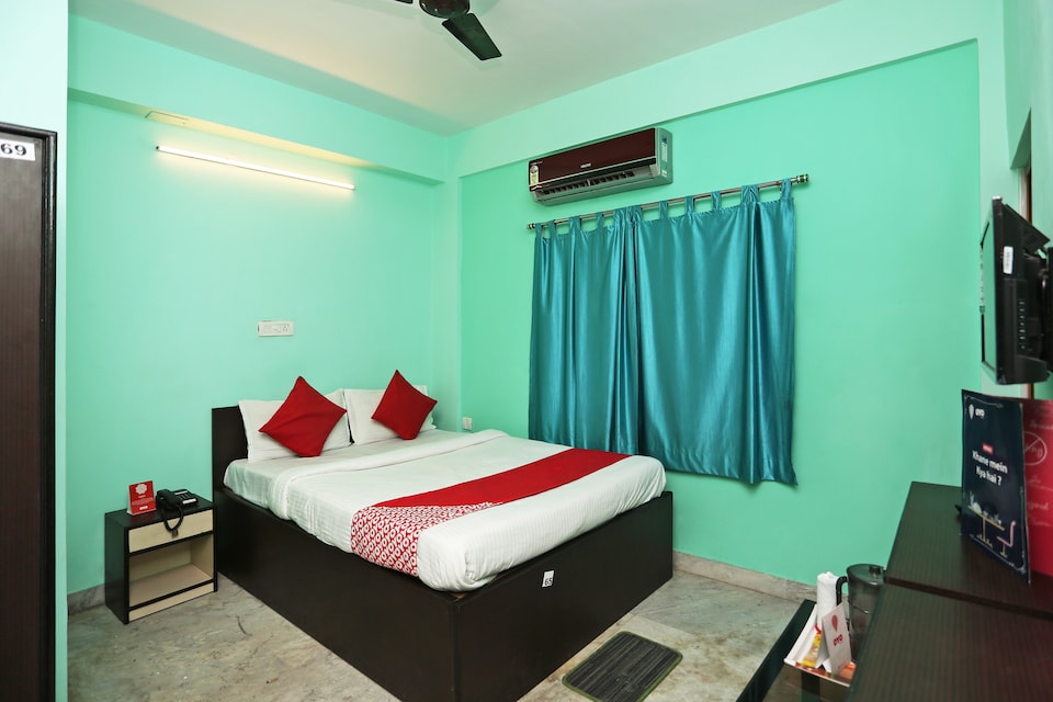 Hotel O Jams Guest House, Santoshpur Kolkata, Kolkata
