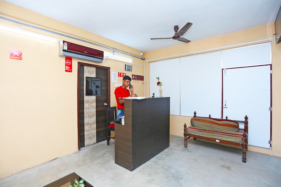 Hotel O Jams Guest House, Santoshpur Kolkata, Kolkata