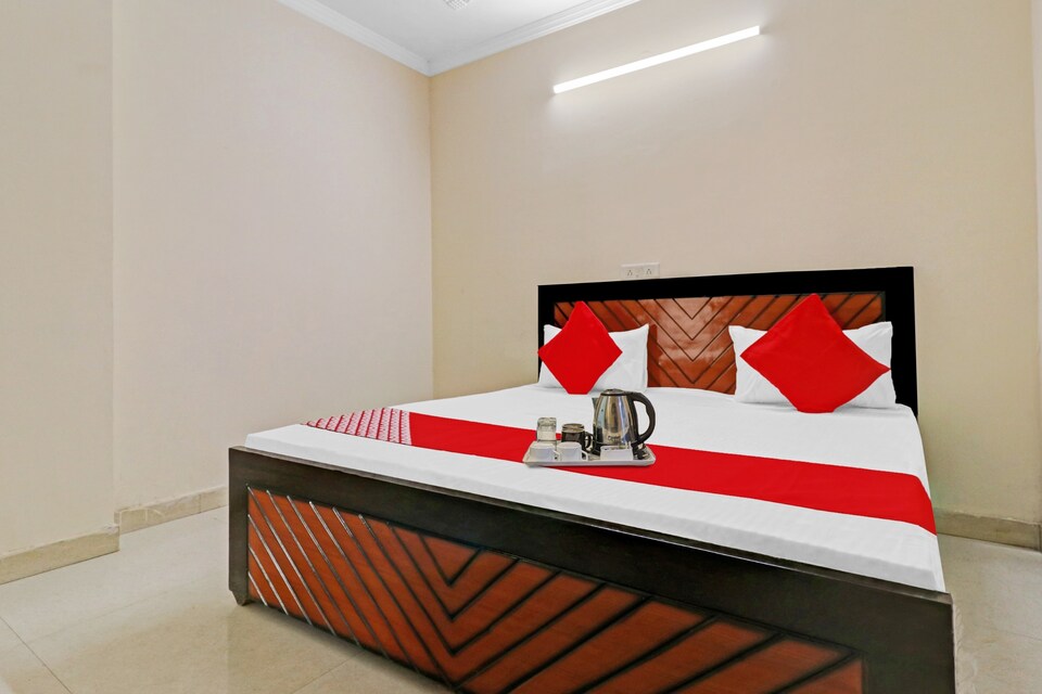 OYO 89769 Mahi Tanvi Palace, South Delhi East, Delhi