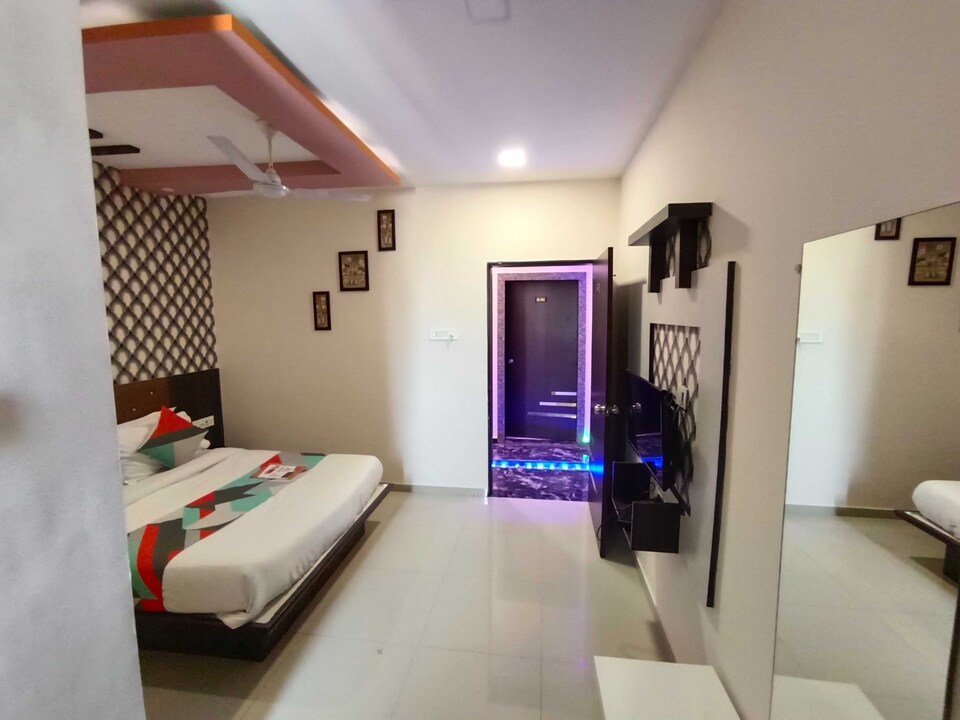 live on vAD093, Alkapuri Vadodara, Vadodara