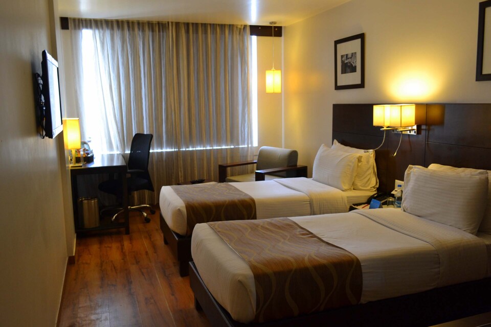 OYO 1479 Genex Hotel, Jetalpur Road Vadodara, Vadodara