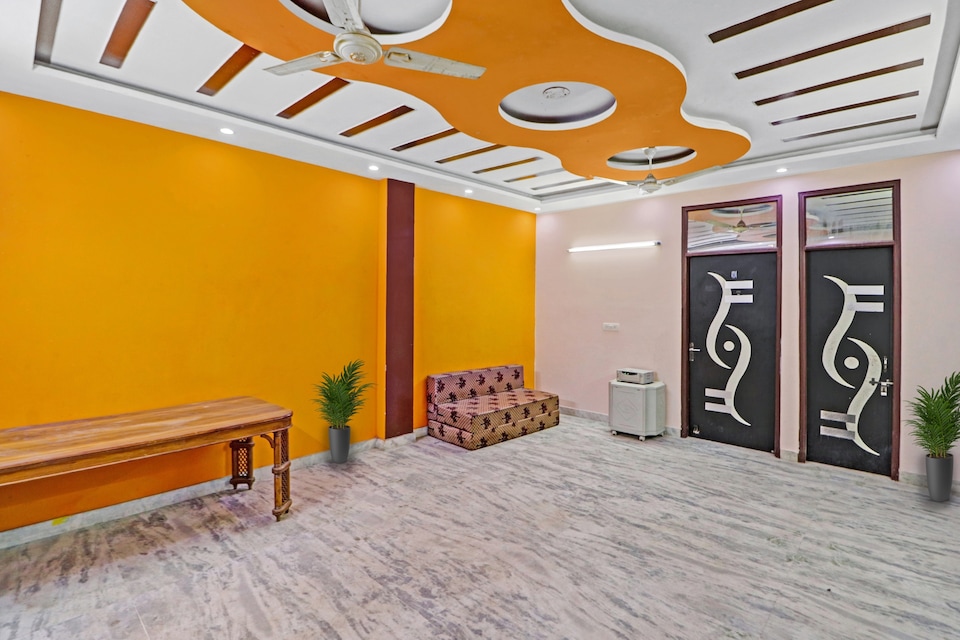 Super Hotel O Premium Room, Rajouri Garden Delhi, Delhi
