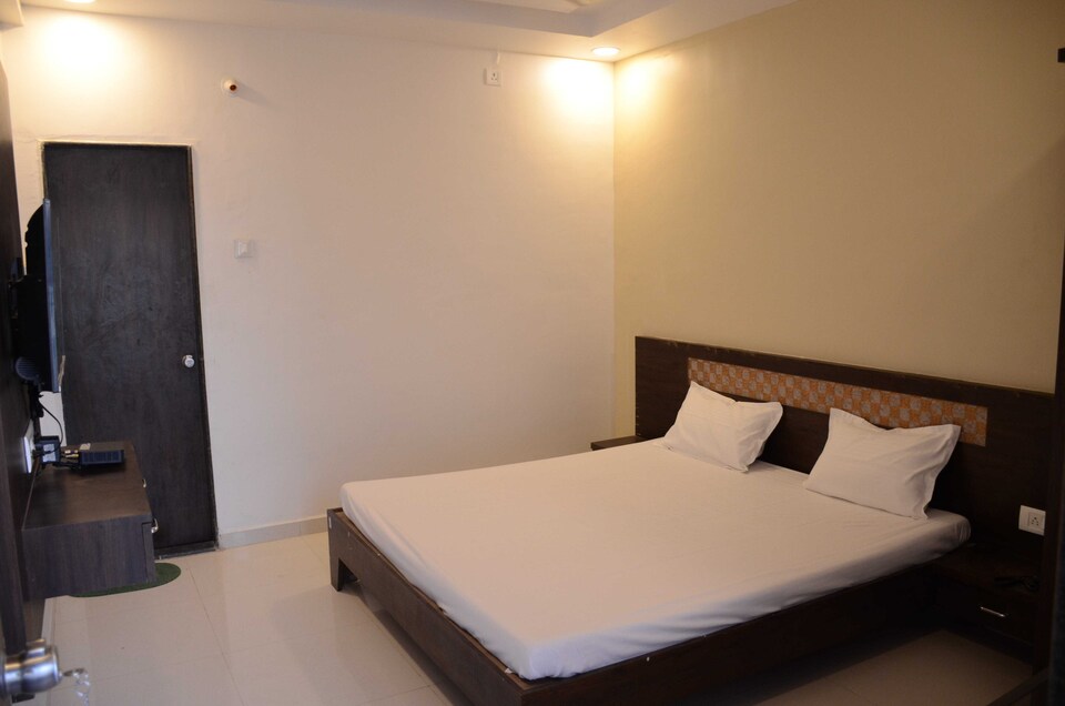 POP Hotel Sharayu, Shani Shignapur, Ahmednagar