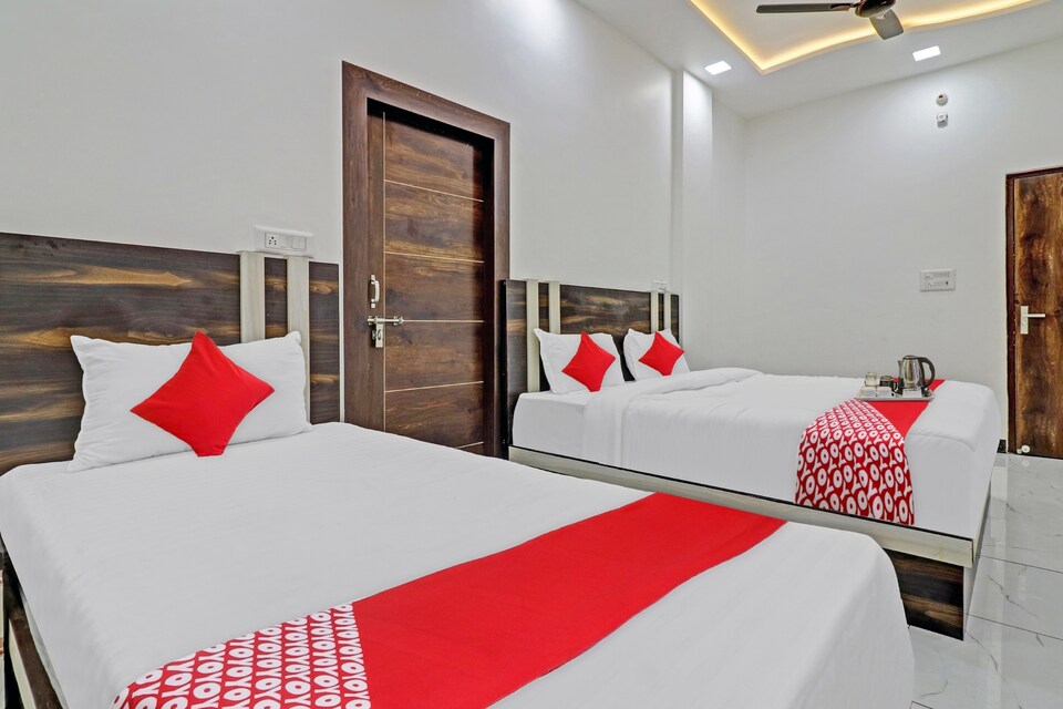 OYO Chahat Palace, Corporate Complex, Agra