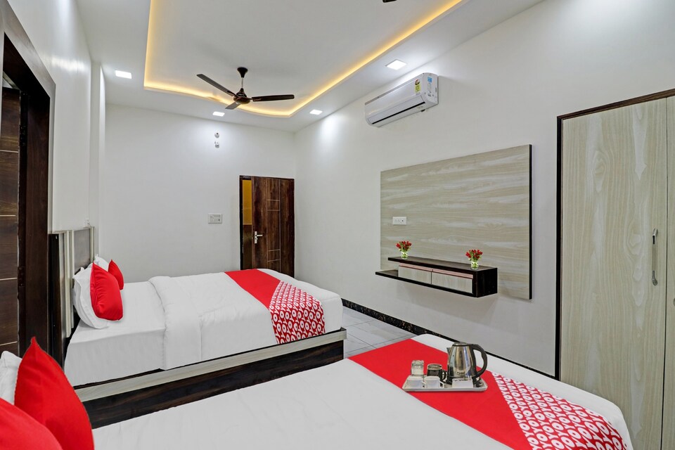 OYO Chahat Palace, Corporate Complex, Agra