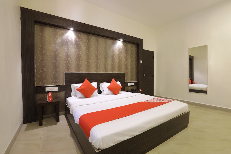 OYO 11395 Hotel Ritz Heritage, Lonavala Market, Lonavala