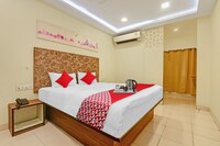 OYO Flagship On The Way Hotel