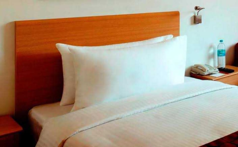 OYO Maa Yakshini Utsav Mahal, Dinara, Dinara