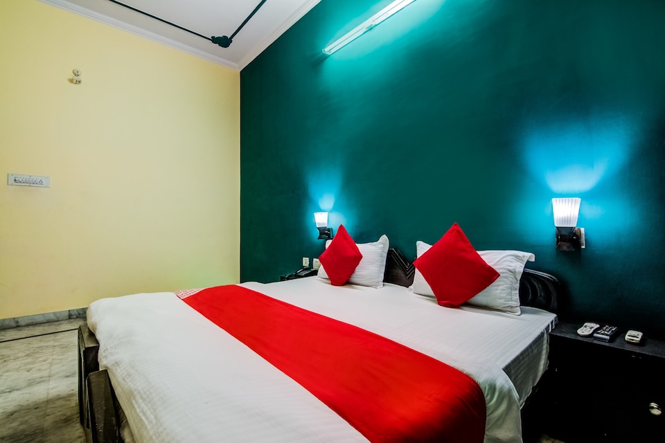 OYO Hotel Malhotra, Hawa Mahal, Jaipur