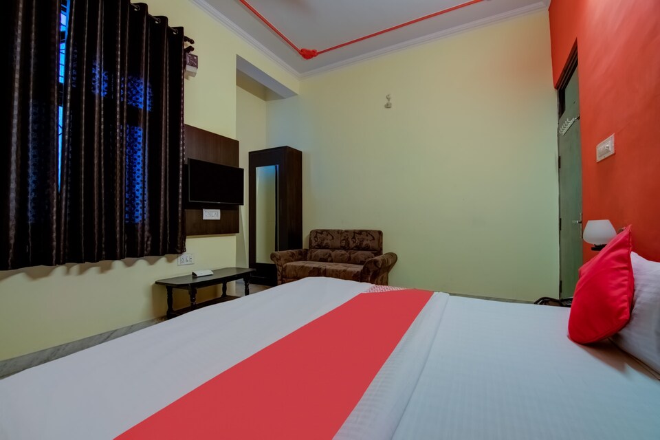 OYO Hotel Malhotra, Hawa Mahal, Jaipur