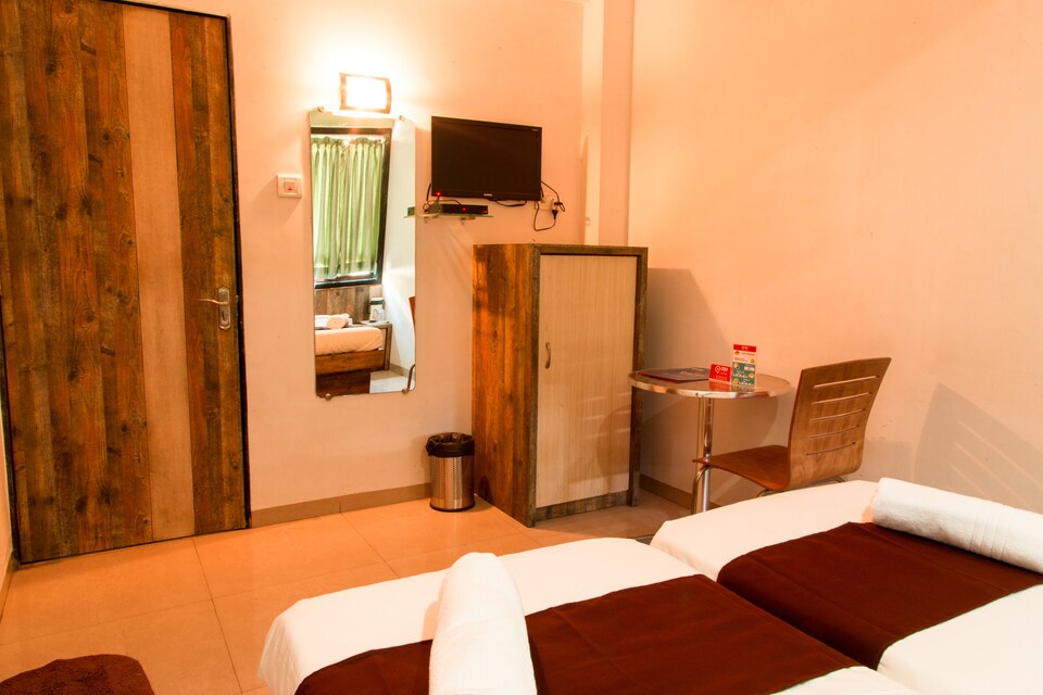 OYO 390 Ghatkopar, Mumbai Chembur-Kurla-Ghatkopar, Mumbai