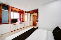 Collection O Rani Kamlapati Railway Station Formerly Silkroute Palace