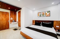 Collection O Rani Kamlapati Railway Station Formerly Silkroute Palace