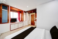 Collection O Rani Kamlapati Railway Station Formerly Silkroute Palace