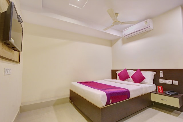 OYO Svs Luxury Rooms Near Nexus Hyderabad