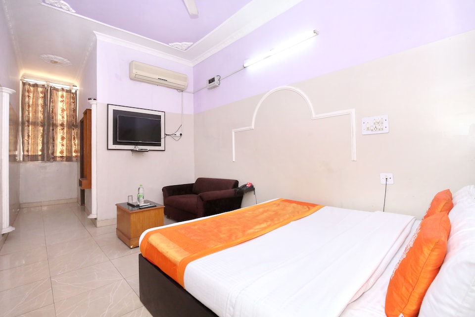 OYO 11417 Hotel Lotus Inn, Zirakpur, जीरकपुर