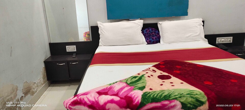 OYO 90019 Vrindavan Hotel & Restaurant, Desuri, Desuri