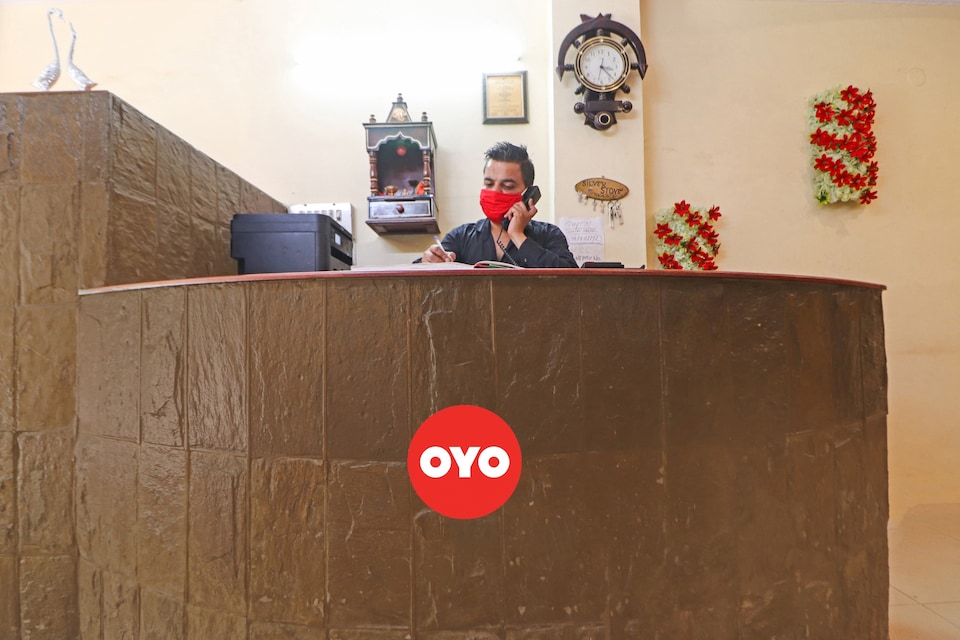 OYO Hotel Silver Stone Near Gurudwara Shri Bangla Sahib, Karol Bagh Delhi, Delhi