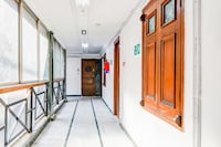 Hotel O Lenin Sarani