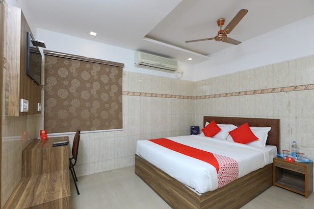 OYO Gmt Centre Near Albert Theatres