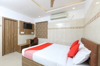 OYO Gmt Centre Near Albert Theatres