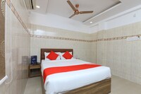 OYO Gmt Centre Near Albert Theatres